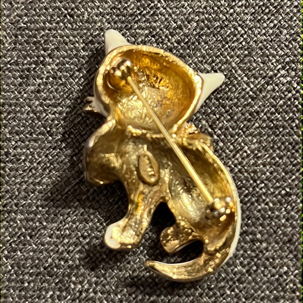 VINTAGE ๐๐๐๐
๐ ENAMELED & JEWELED KITTY BROOCH - Picture 5 of 10